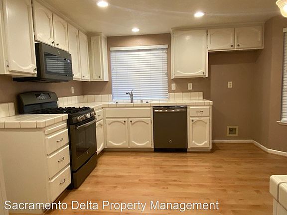 4th image of 1650 Alnwick Dr