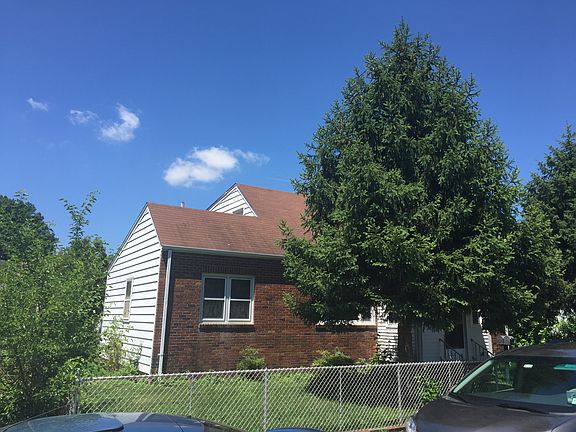 2nd image of 224 S 8th Ave