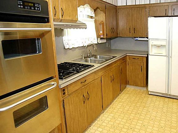 5th image of 7225 Louise St