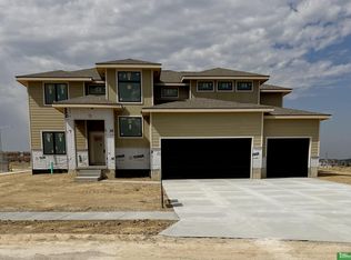 10662 102nd Ave, Papillion, NE 68046