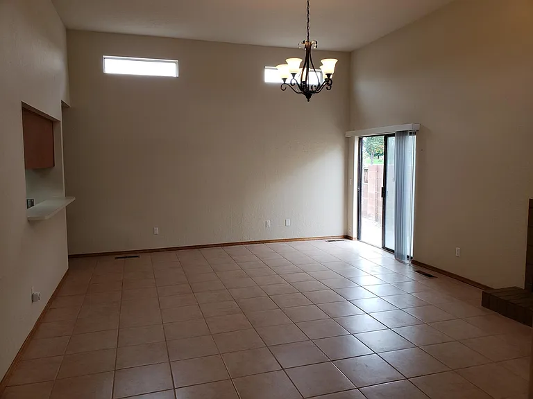 5713 Elmwood Dr NE — Photo 3
