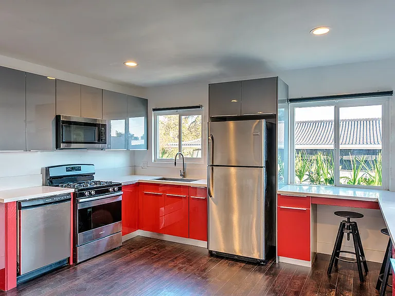 1321 W 36th Pl — Photo 15