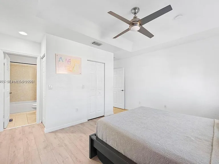 1820 SW 89th Ter — Photo 10