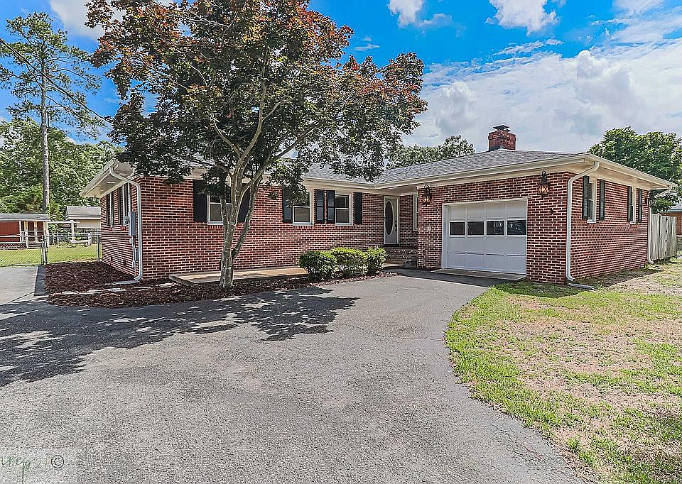 1st image of 204 N Harding Dr