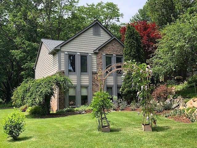 1st image of 3202 Valley Oaks Dr
