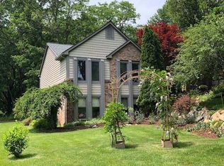 3202 Valley Oaks Dr, White Lake, MI 48383