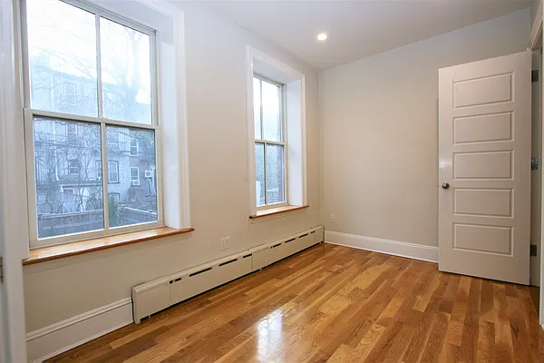 Rented by R New York | media 8