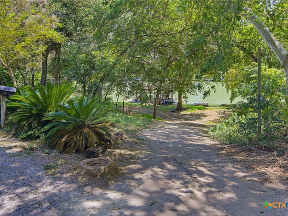 2nd image of 924 Lake Dr