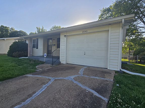 2nd image of 2545 S Park Ln