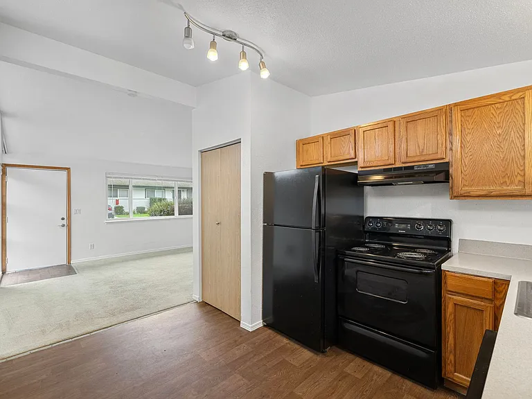 Manhattan Apartments - Normandy Park — Photo 15