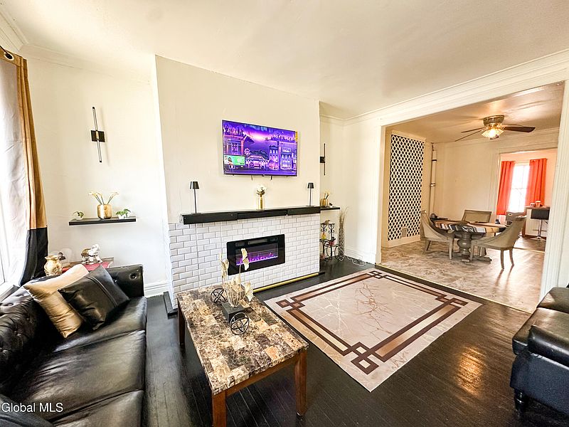 3rd image of 146 Lark Street