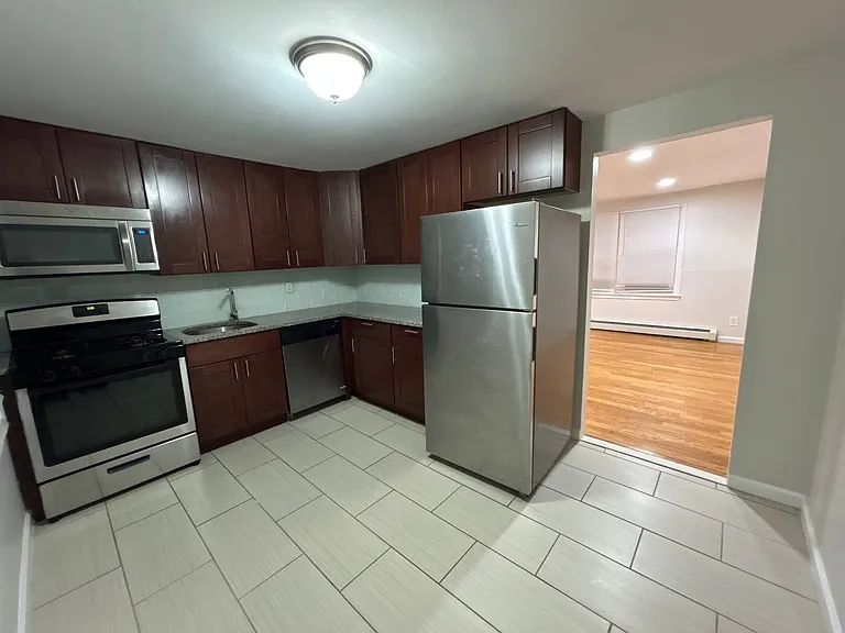 37B Hawthorne Dr #1 — Photo 1