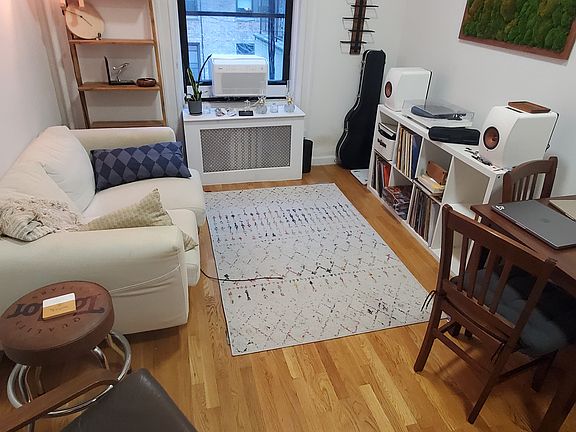 3rd image of 218 W 72nd St APT 4RW