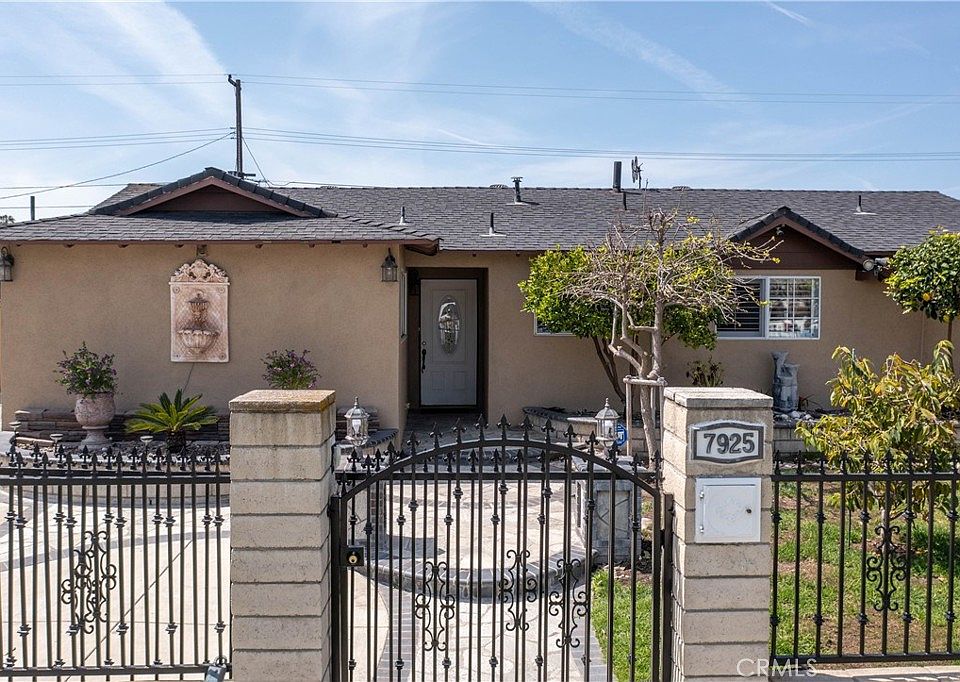1st image of 7925 La Costa Cir