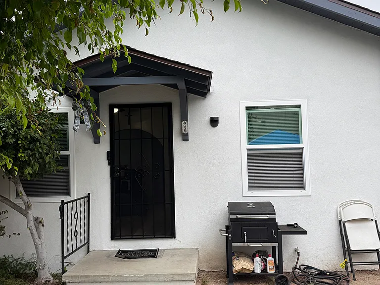 4039 Van Dyke Ave — Photo 22
