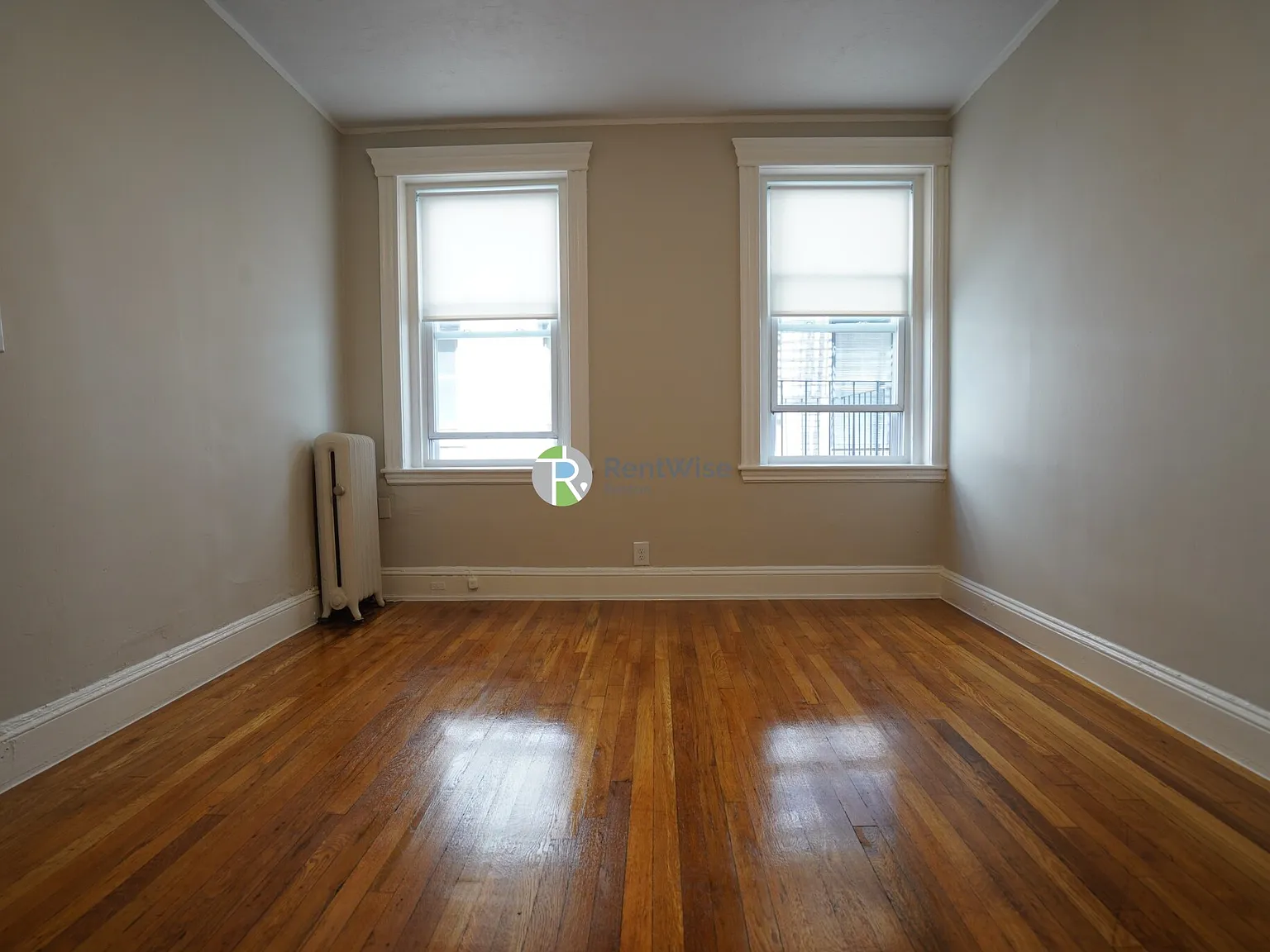 366 Riverway St — Photo 3