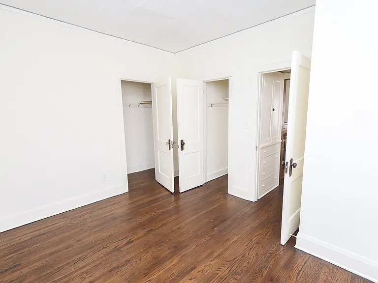 Pleasant Avenue Apartments — Photo 29