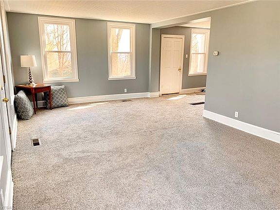 5th image of 1764 Maple Hill Dr