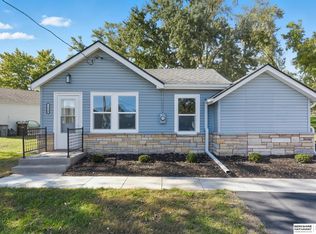 2012 Benson Gardens Blvd, Omaha, NE 68134