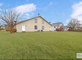 143 Meadows Dr, Sugar Grove, IL 60554