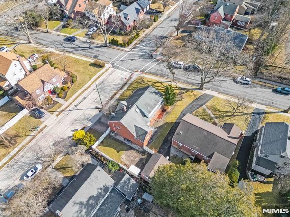 150 Vreeland Ave, Leonia, NJ 07605