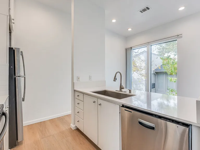 3610 Routh St — Photo 32