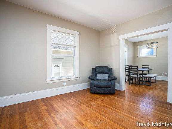 4th image of 1746 Coit Ave NE