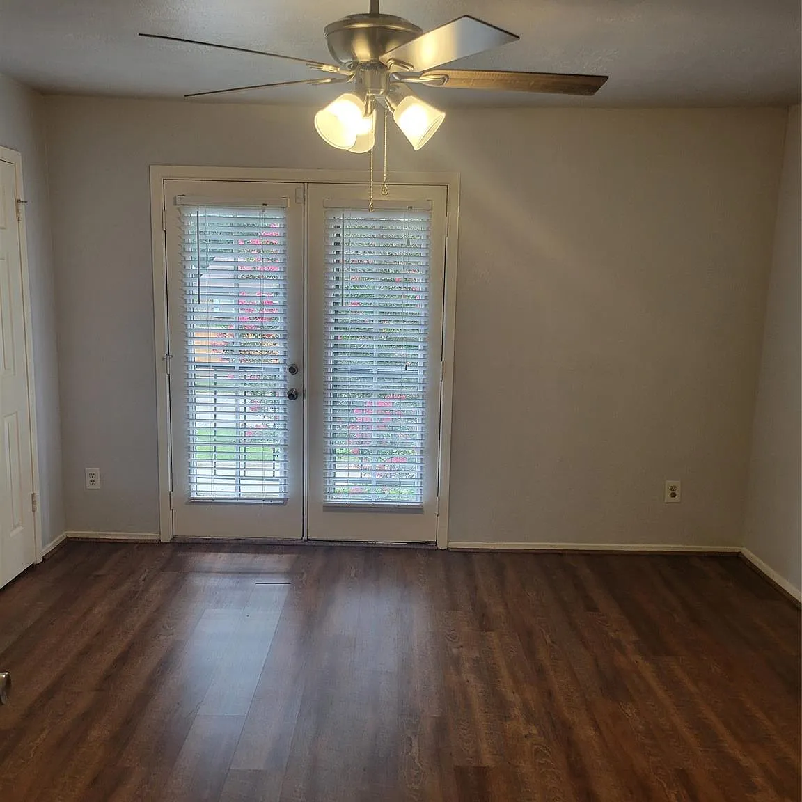 2 bed, 1.5 bath, 1156 sqft, $1,400 — Photo 1
