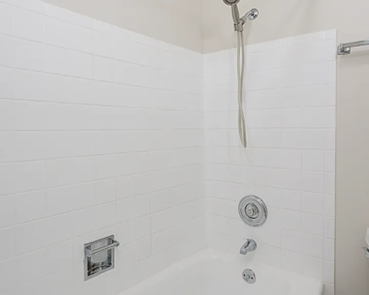 Aloha House Apartments — Photo 35