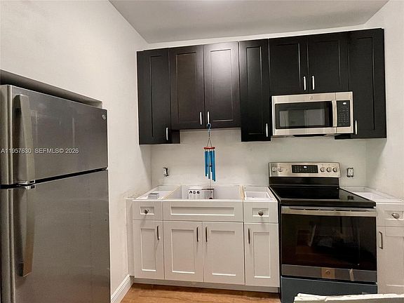 5th image of 2463 Pine Tree Dr APT 4