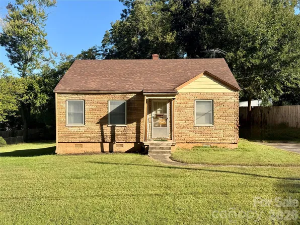 216 W 9th St, Newton, NC 28658
