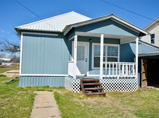 1312 7th St, Goldthwaite, TX 76844