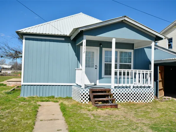 1312 7th St, Goldthwaite, TX 76844