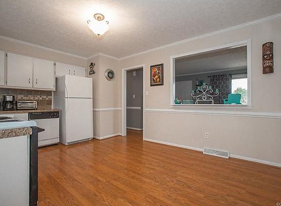 4th image of 20321 Halloway Ave