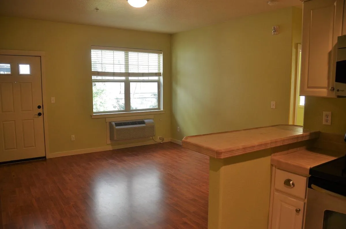 2 bed, 772 sqft, $1,495 — Photo 2