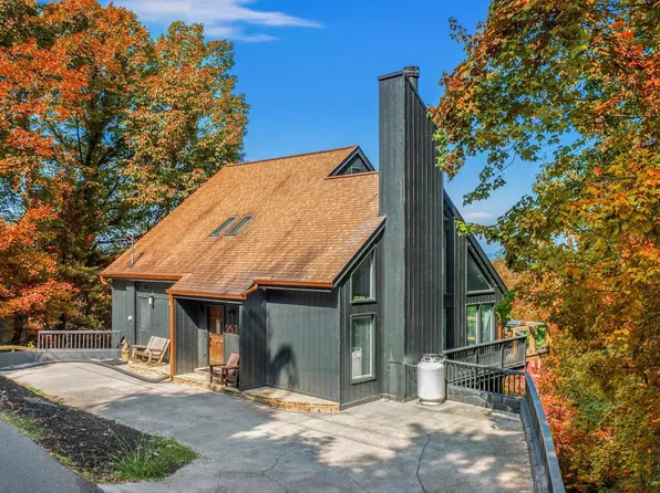 1679 Zurich Rd, Gatlinburg, TN 37738