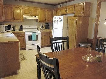 4th image of 100 SE Bristol Dr
