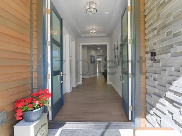 24369 NE 24th St, Sammamish, WA 98074