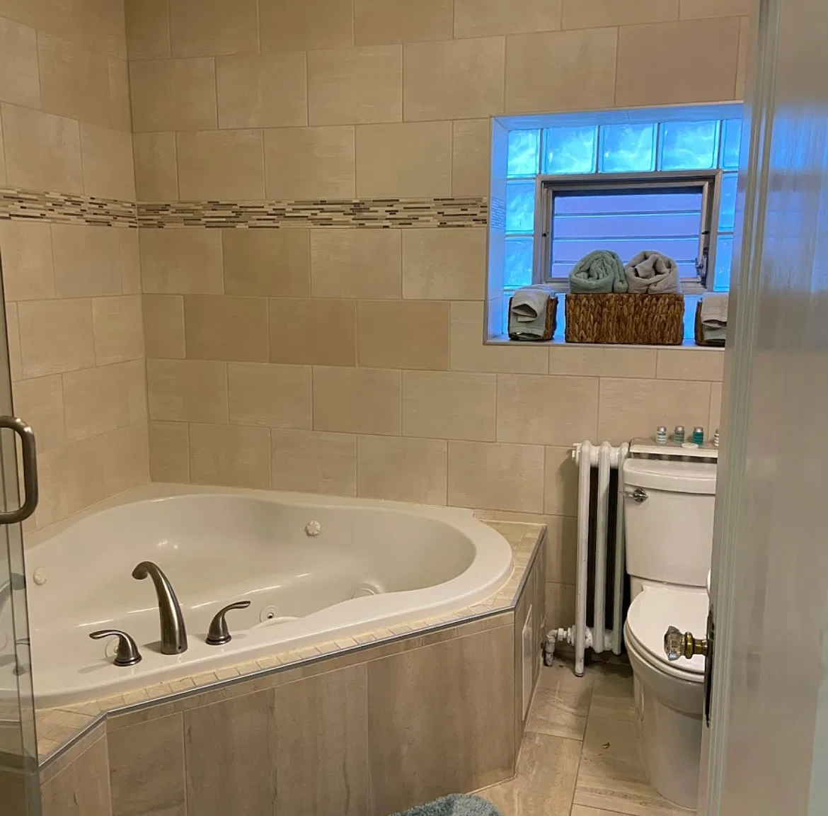 2 bed, 1400 sqft, $1,900 — Photo 4