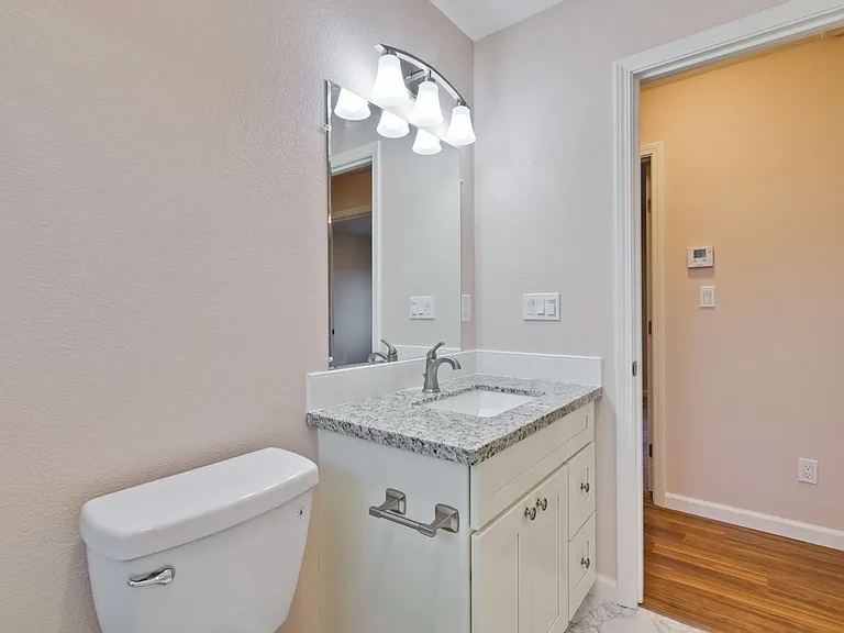 1425 Sunshadow Ln — Photo 37