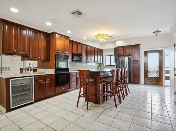 7300 Lakeshore Dr APT 30, New Orleans, LA 70124