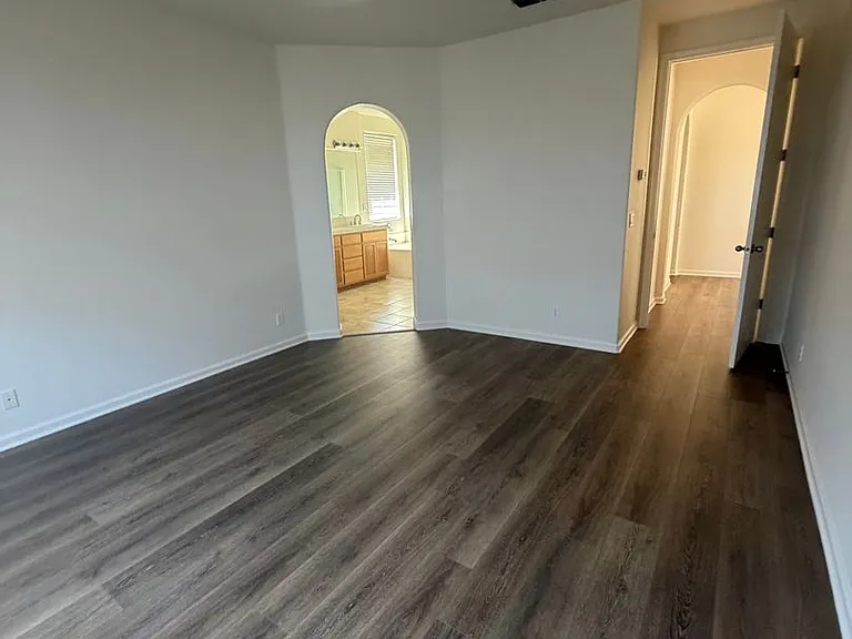 702 Chandon Dr — Photo 15