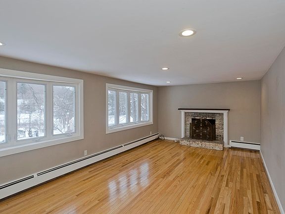 4th image of 34 Harvey Ln