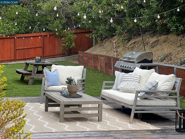 8 Cherry Hills Ct — Photo 10