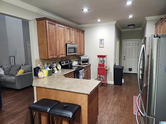 5th image of 562 Pinecrest Rd