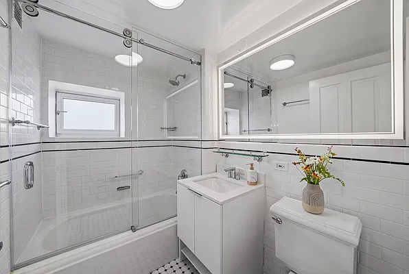 Bathroom, photo 2