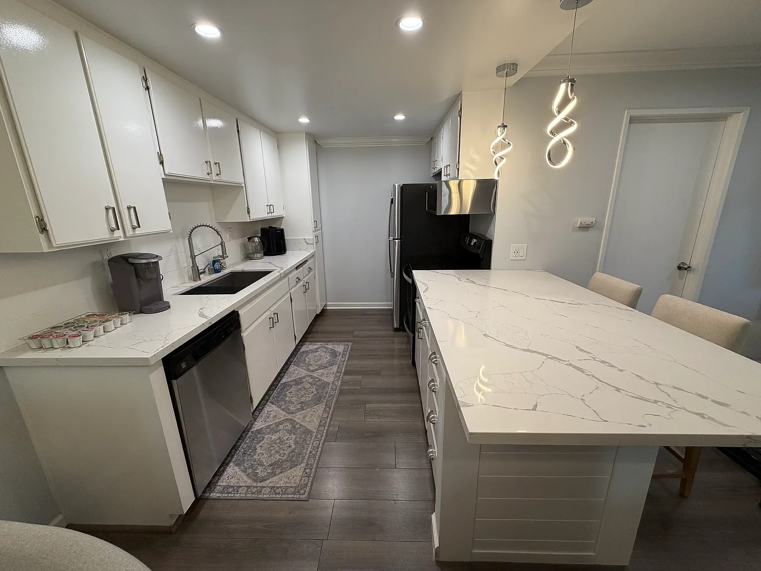 2 bed, 908 sqft, $3,200 — Photo 4