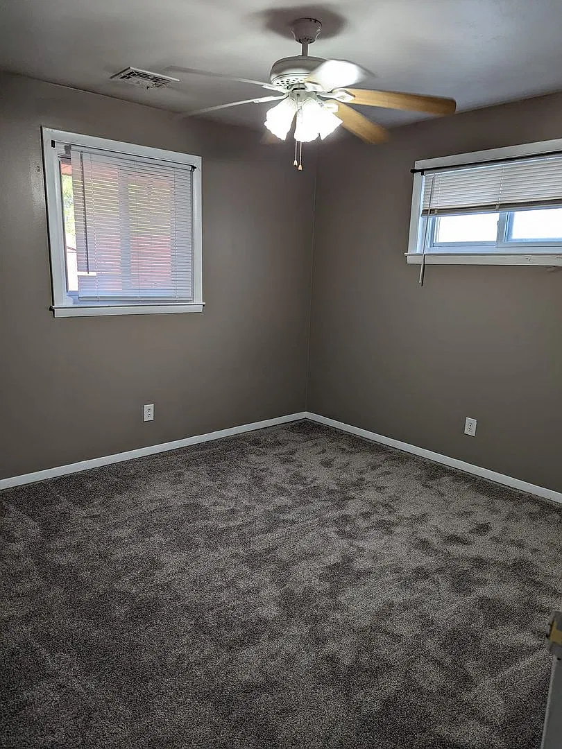 Cute 3 bedroom 1.5 bath with patio — Photo 3