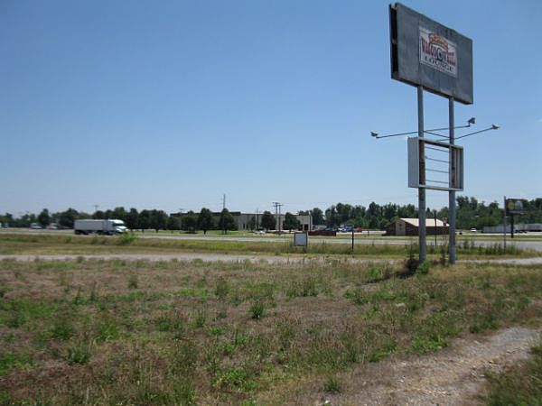 2nd image of 1036 County Line Rd