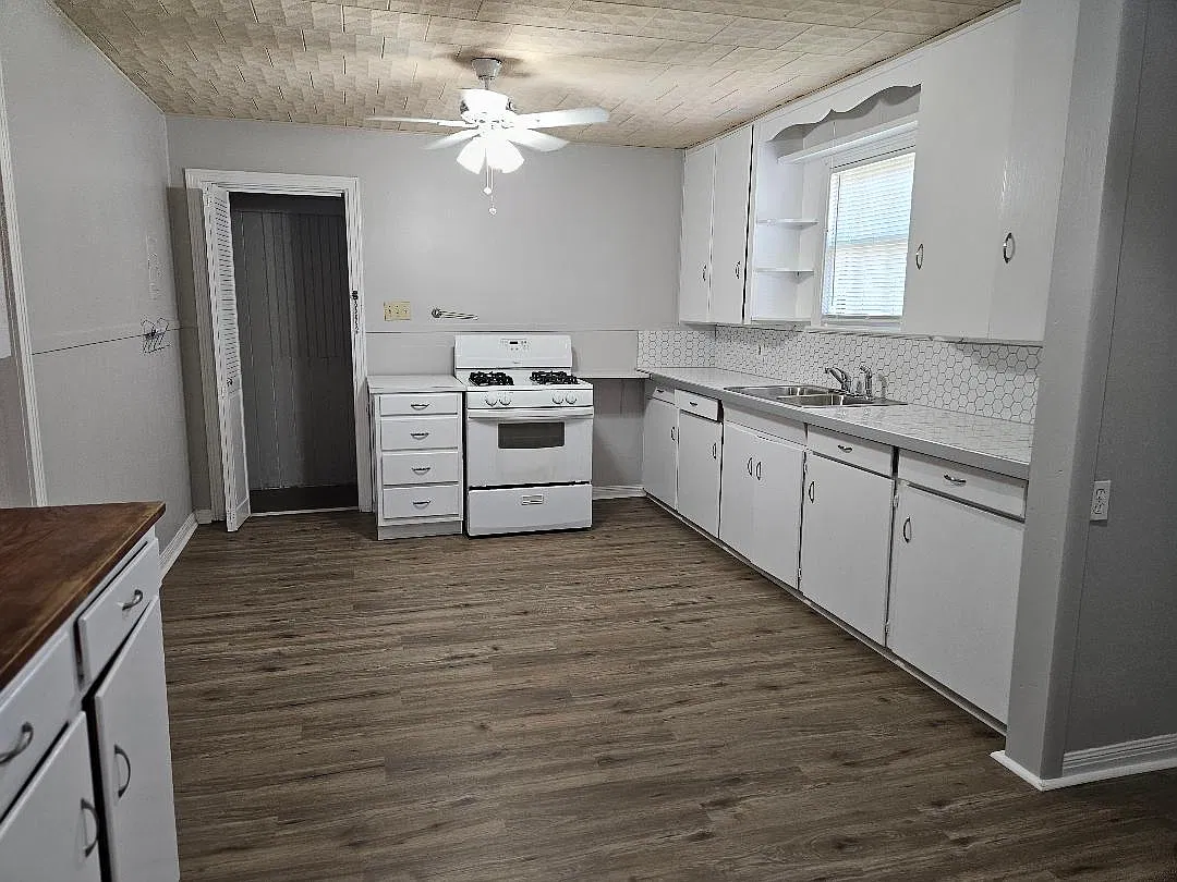 3 bed, 2.0 bath, 1476 sqft, $1,560 — Photo 3
